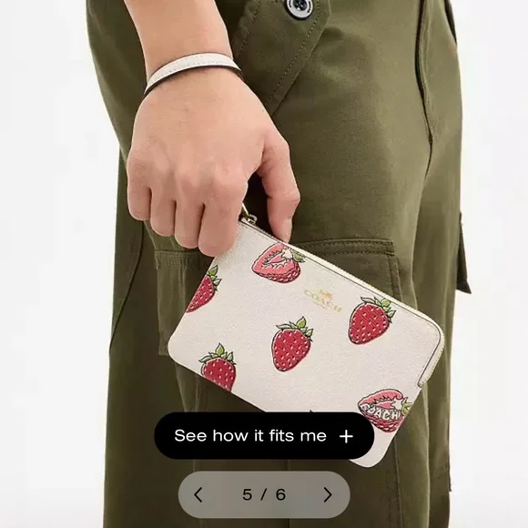 🍓NWT Coach Corner Zip Wristlet With Strawberry Design!🍓 - Picture 4 of 9